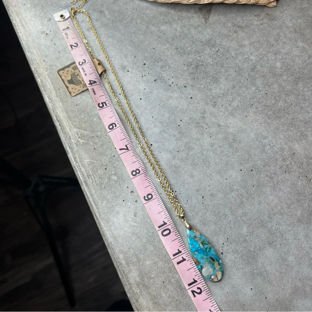 Natural stone necklace on gold tone chain - Picture 11 of 13